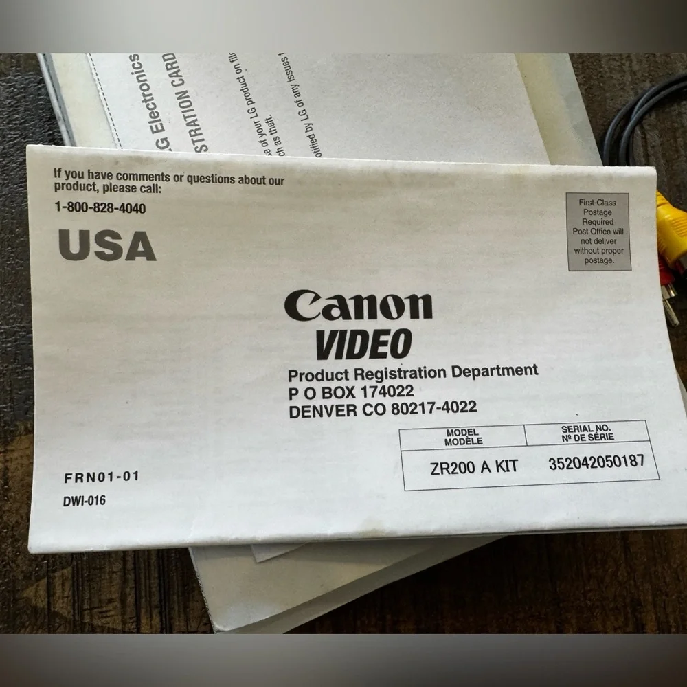 Cannon ZR200 Camcorder with Software and Accessories and Bag